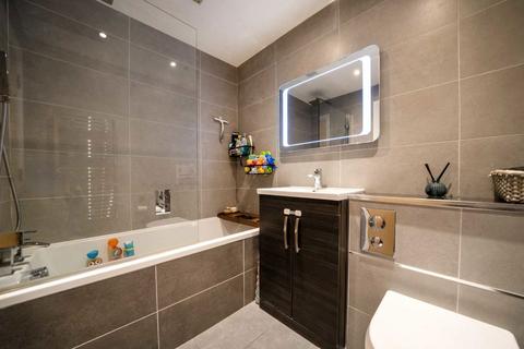 2 Holland Gardens, Brentford, TW8 0BE