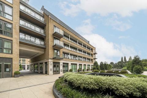 2 bedroom flat for sale, Kew Bridge Road, Brentford TW8