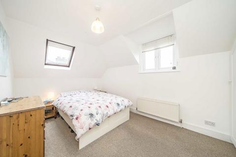 1 bedroom flat for sale, Chiswick High Road, London W4