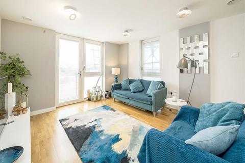 1 bedroom flat for sale, Baltic Avenue, Brentford TW8