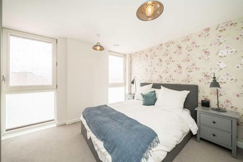 1 bedroom flat for sale, Baltic Avenue, Brentford TW8