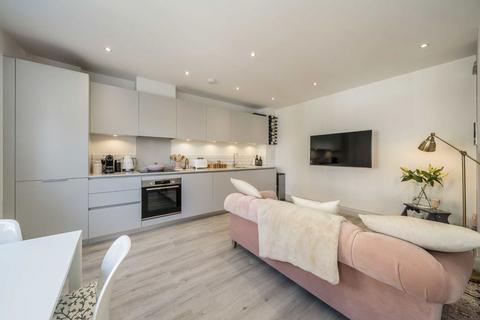 1 bedroom flat for sale, Devonhurst Place, London W4