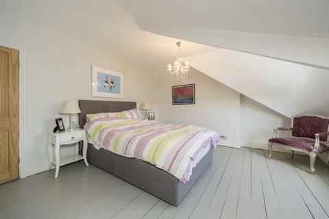 14b Heathfield Gardens, London, W4 4JY