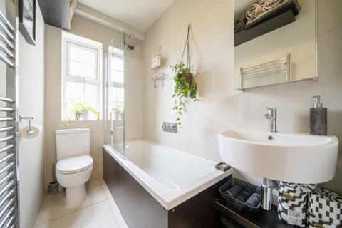 248 Chiswick Village, London, W4 3DF