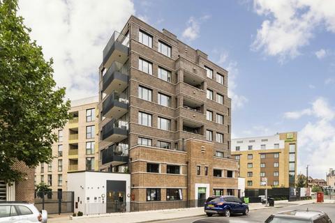 1 bedroom flat for sale, Commerce Road, Brentford TW8