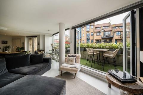 3 bedroom flat for sale, London Road, Brentford TW8