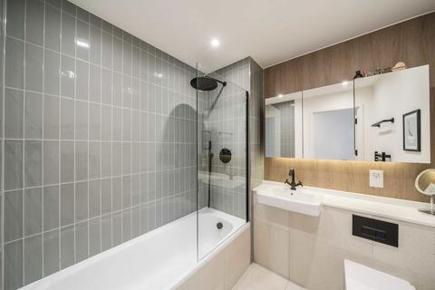 1 bedroom flat for sale, Capital Interchange Way, Brentford TW8