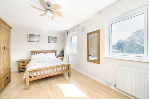 2 bedroom flat for sale, Sidney Gardens, Brentford TW8