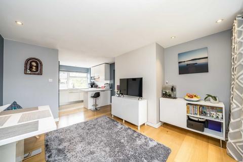 2 bedroom flat for sale, Staveley Gardens, London W4