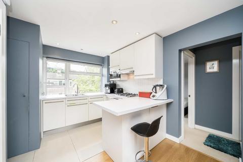 2 bedroom flat for sale, Staveley Gardens, London W4