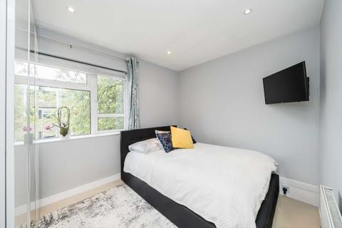 2 bedroom flat for sale, Staveley Gardens, London W4