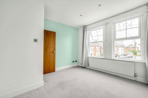 2 bedroom house to rent, Montgomery Road, London W4