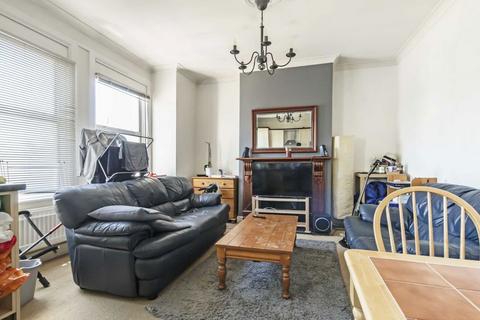 3 bedroom flat to rent, Brooks Road, London W4