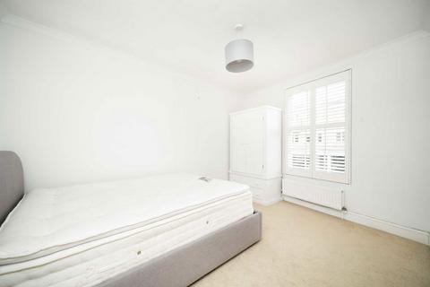 2 bedroom house to rent, Adelina Grove, London E1