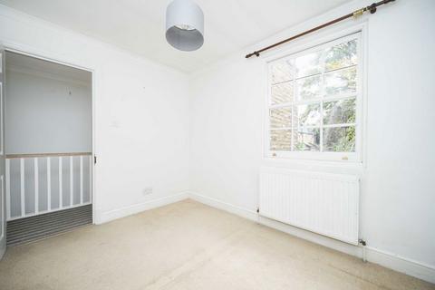 2 bedroom house to rent, Adelina Grove, London E1