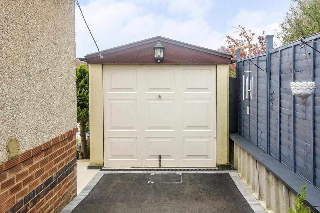 Carport &amp; Garage