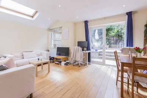 3 bedroom flat to rent, Arodene Road, London SW2