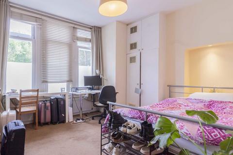 3 bedroom flat to rent, Arodene Road, London SW2