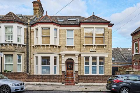 3 bedroom flat to rent, Tremadoc Road, London SW4