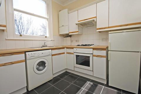 2 bedroom flat to rent, Sandmere Road, London SW4