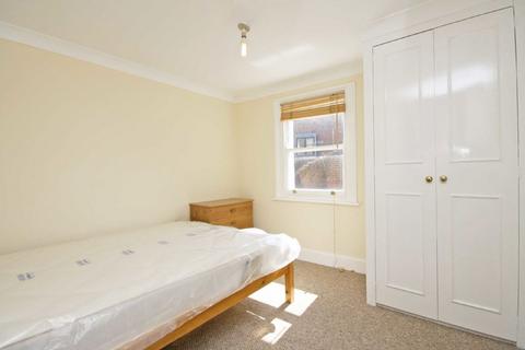 2 bedroom flat to rent, Sandmere Road, London SW4