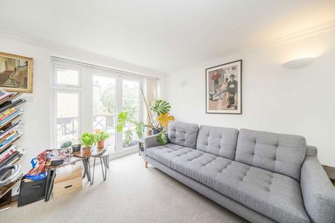 2 bedroom flat to rent, Redwood Mews, London SW4