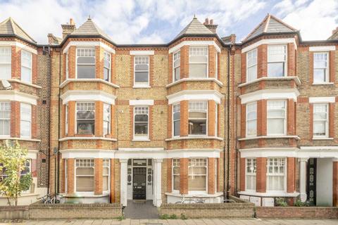 3 bedroom flat to rent, Edgeley Road, London SW4