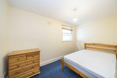 3 bedroom flat to rent, Edgeley Road, London SW4