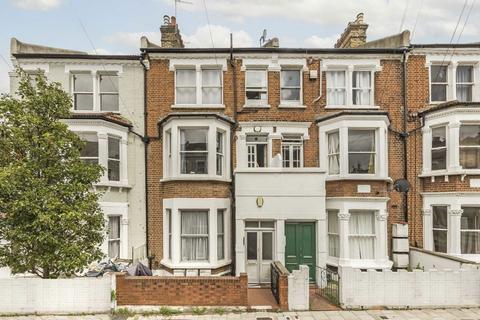 3 bedroom flat to rent, Prideaux Road, London SW9