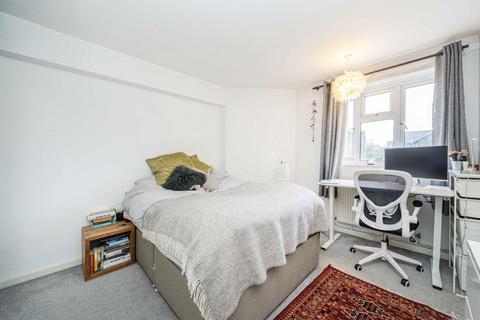 2 bedroom flat to rent, Acre Lane, London SW2