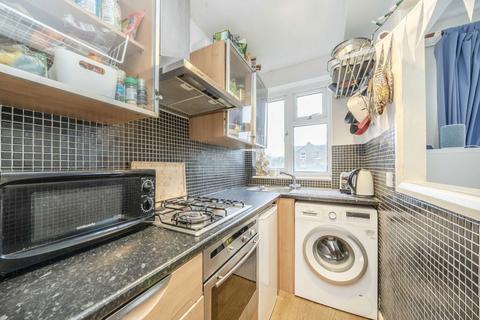 2 bedroom flat to rent, Acre Lane, London SW2