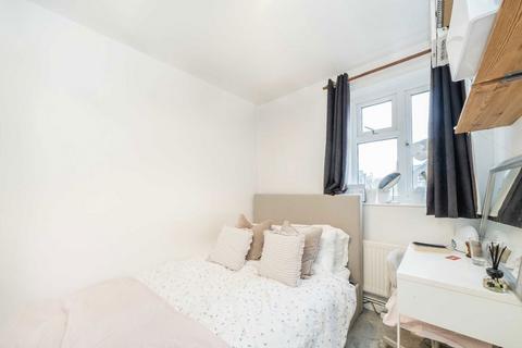 2 bedroom flat to rent, Acre Lane, London SW2