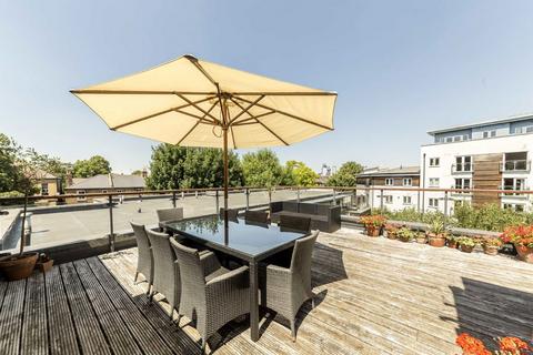 2 bedroom flat to rent, Houghton Square, London SW9