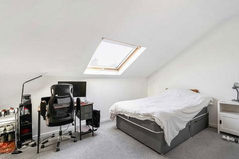 3 bedroom flat to rent, Hubert Grove, London SW9