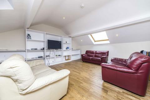 3 bedroom flat to rent, Landor Road, London SW9