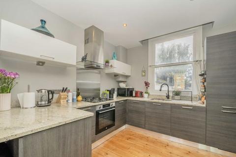 2 bedroom flat to rent, Wandsworth Road, London SW8