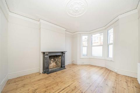 4 bedroom house to rent, Fairmount Road, London SW2