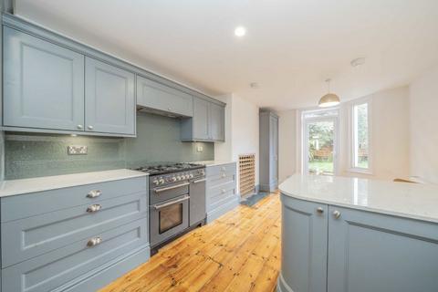 4 bedroom house to rent, Fairmount Road, London SW2