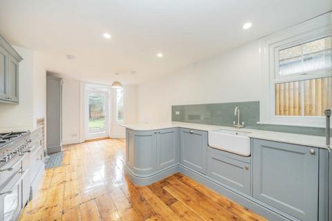 4 bedroom house to rent, Fairmount Road, London SW2