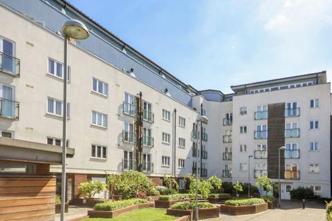 2 bedroom flat to rent, Stane Grove, London SW9