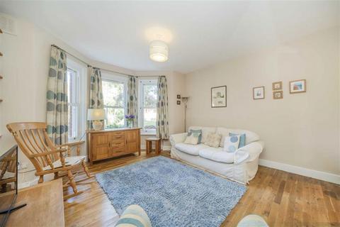 2 bedroom flat for sale, Elms Crescent, London SW4