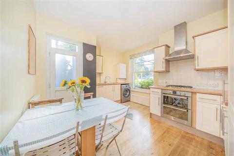 2 bedroom flat for sale, Elms Crescent, London SW4