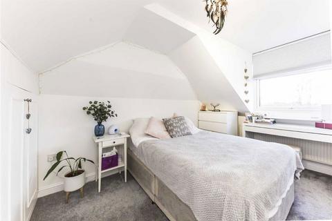 2 bedroom flat for sale, Cavendish Road, London SW12