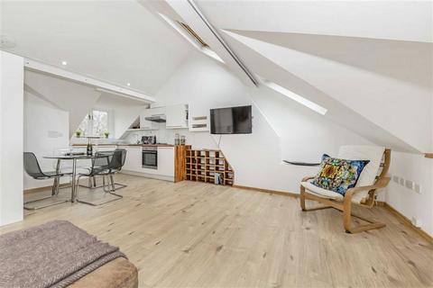 2 bedroom flat for sale, Crescent Lane, London SW4