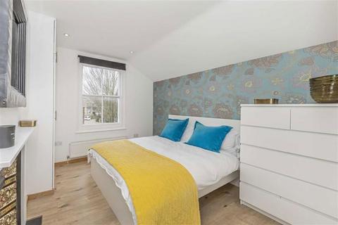 2 bedroom flat for sale, Crescent Lane, London SW4