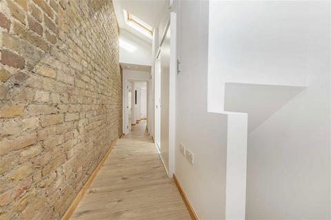 2 bedroom flat for sale, Crescent Lane, London SW4