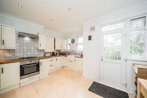 2 bedroom flat for sale, Elms Crescent, London SW4