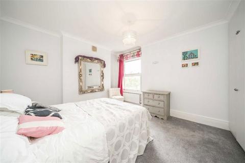 2 bedroom flat for sale, Elms Crescent, London SW4