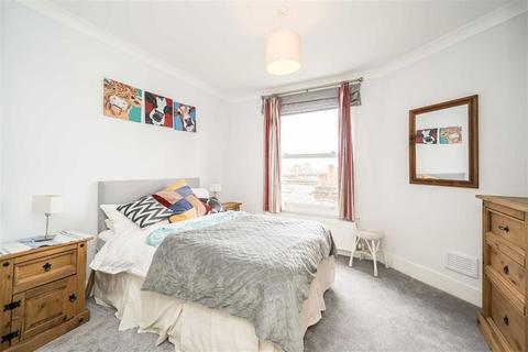 2 bedroom flat for sale, Elms Crescent, London SW4