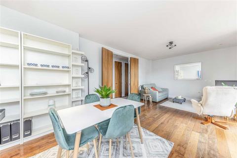 2 bedroom flat for sale, Corben Mews, London SW8